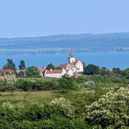 Zankapu -hotel For You- Adult & Bike Friendly 3-room With Local Wine, Terrace & Kali-medence Experience *