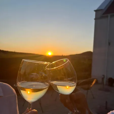 Zankapu -hotel For You- Adult & Bike Friendly 3-room With Local Wine, Terrace & Kali-medence Experience 汽车旅馆