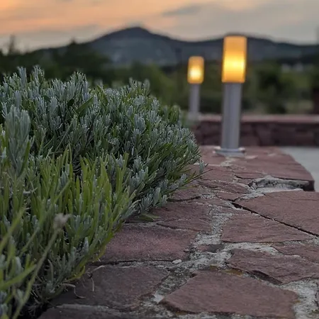 Zankapu -hotel For You- Adult & Bike Friendly 3-room With Local Wine, Terrace & Kali-medence Experience Zánka