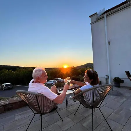 汽车旅馆 Zankapu -hotel For You- Adult & Bike Friendly 3-room With Local Wine, Terrace & Kali-medence Experience *