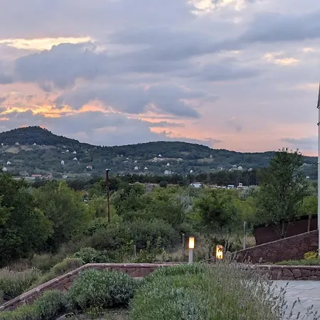 汽车旅馆 Zankapu -hotel For You- Adult & Bike Friendly 3-room With Local Wine, Terrace & Kali-medence Experience *